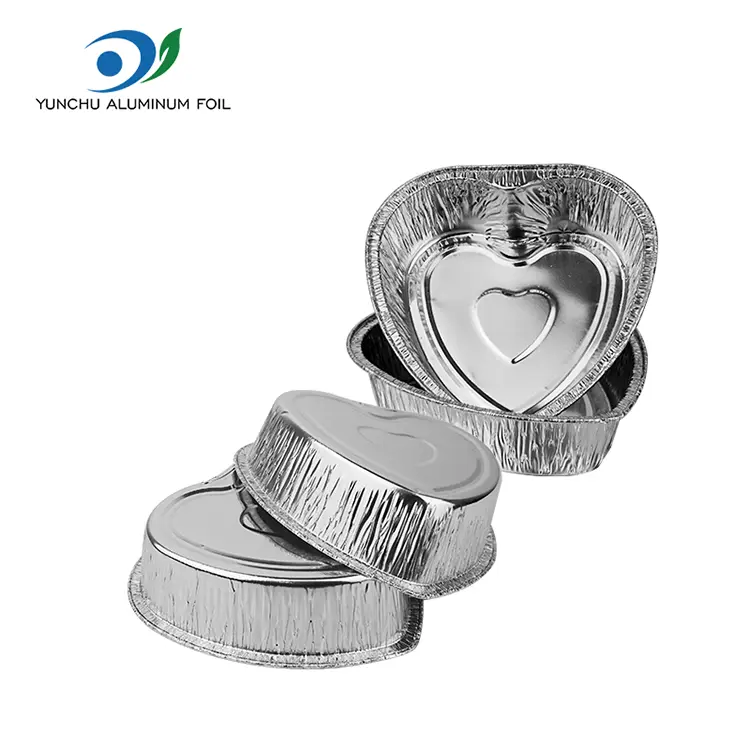 V obliki srca v obliki torte s srebrnimi posodami iz aluminijaste folije